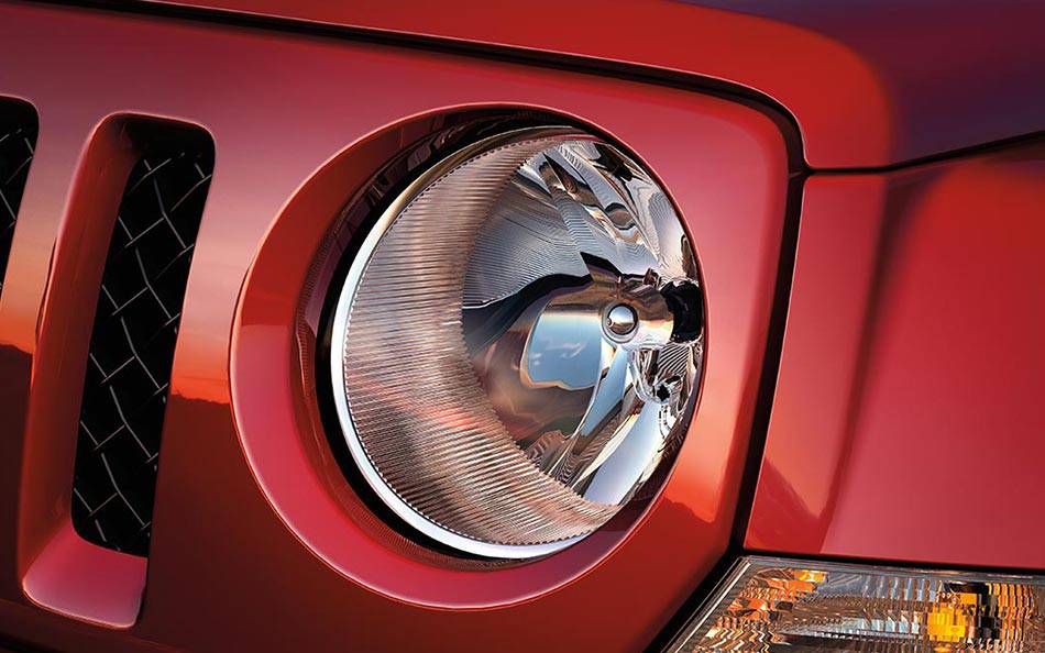 2016 Jeep Patriot Red Headlight Exterior